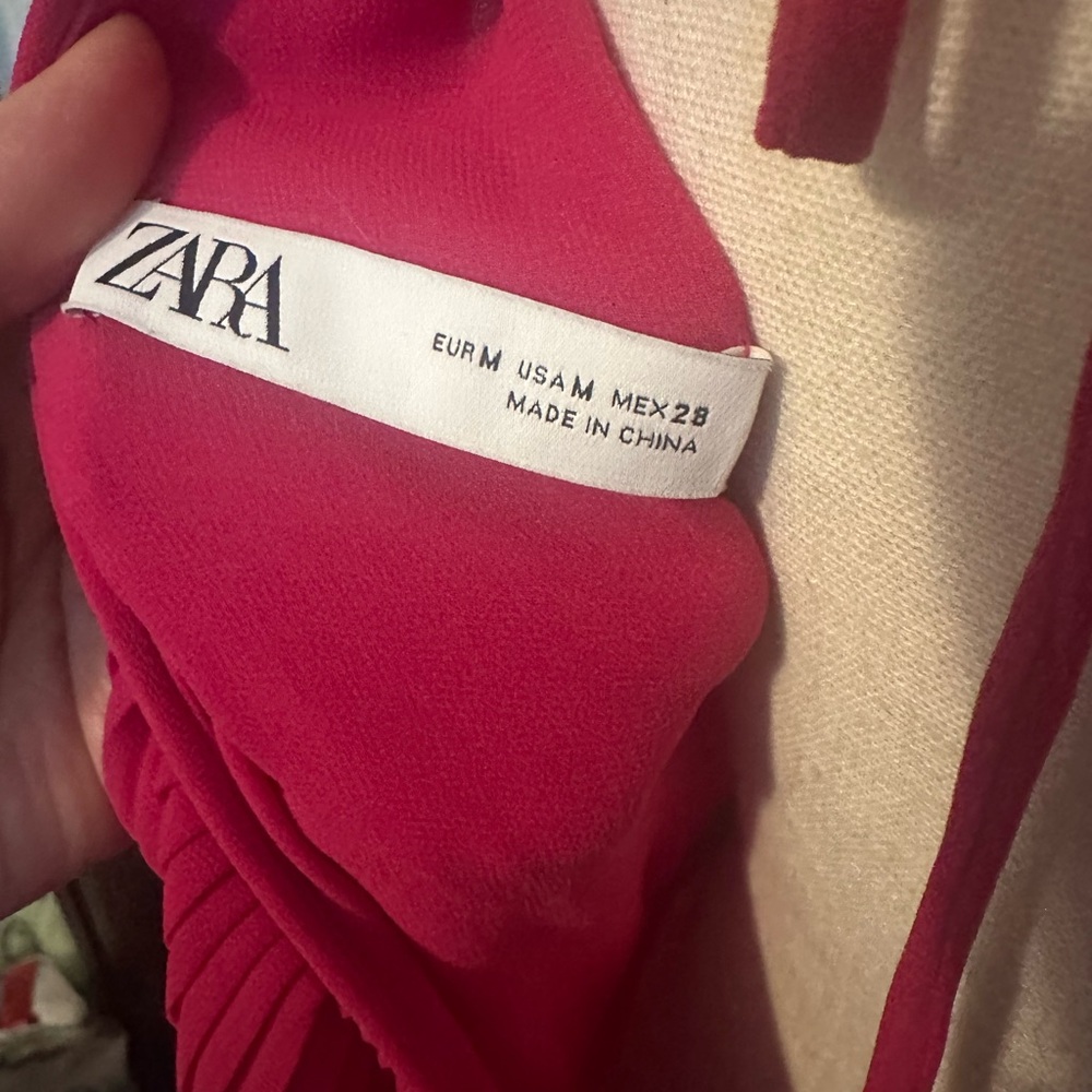 Zara pleated Fuchsia Ruffle V-Neck Maxi Dress medium - Picture 4 of 7